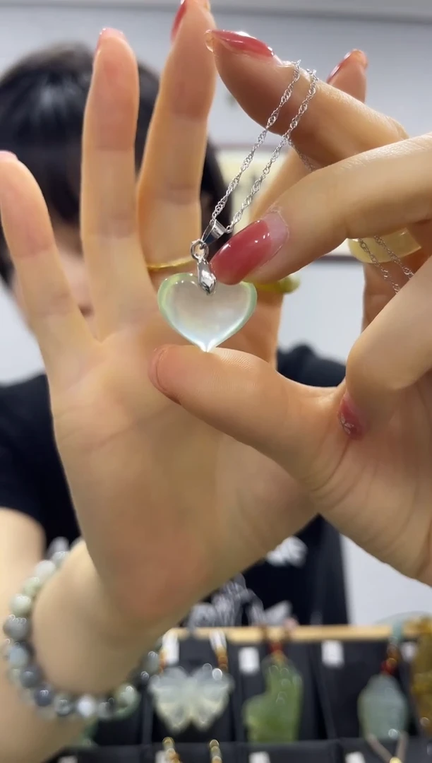 岫玉未镶嵌吊坠·