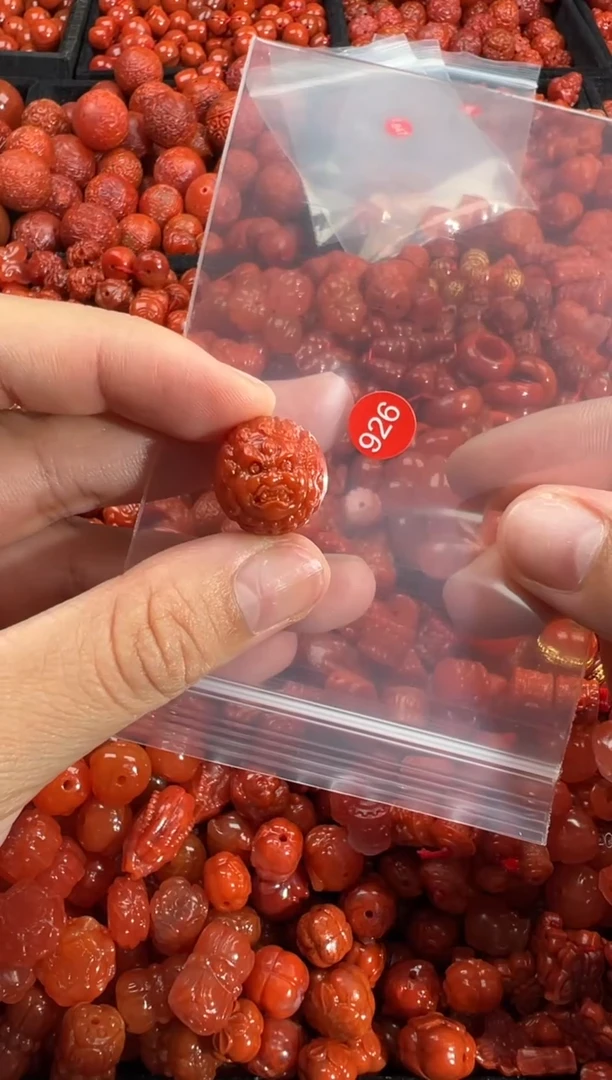 南红玛瑙未镶嵌颈饰1