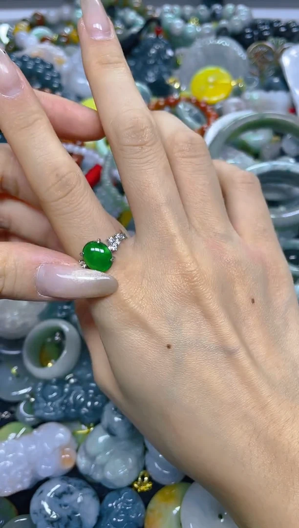 颈饰未镶嵌翡翠/ Q /翡翠A货，一件也是批发价