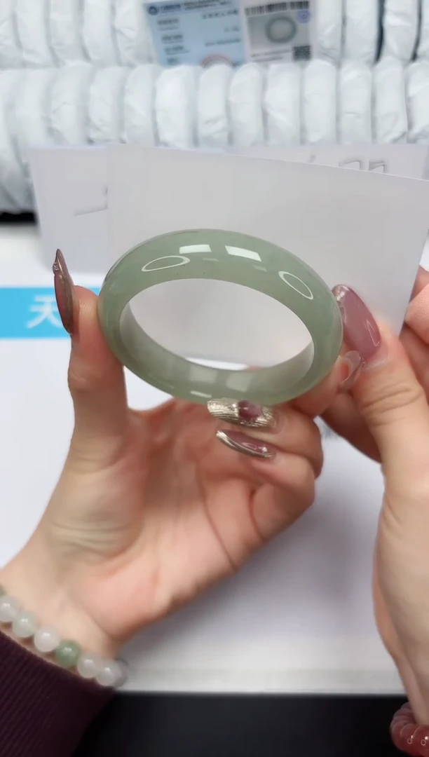 【闪购商品】石英质玉手镯未镶嵌80-64.1