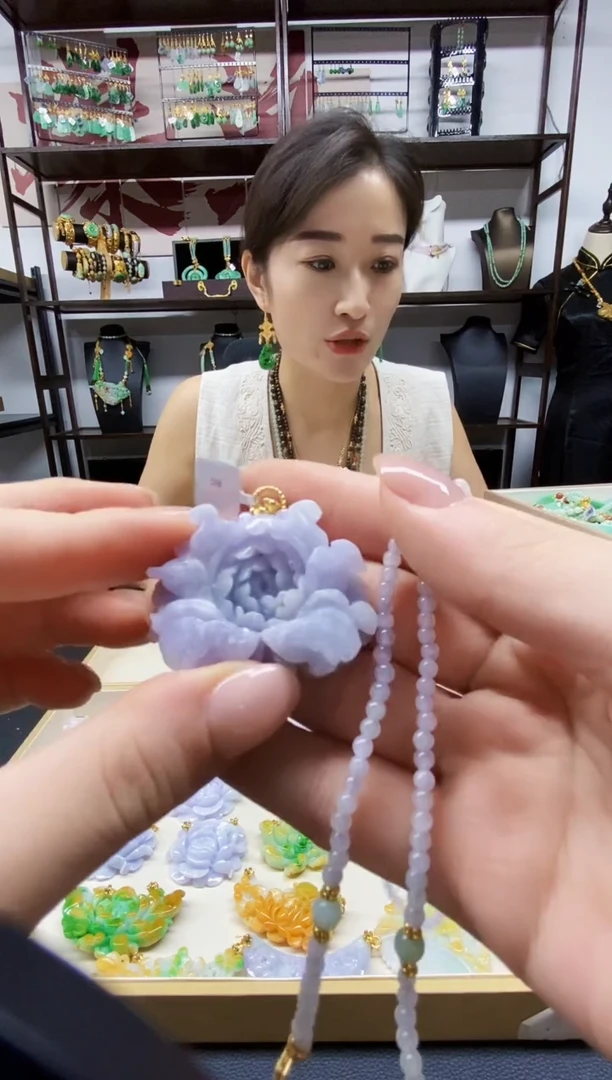 颈饰未镶嵌翡翠吊坠