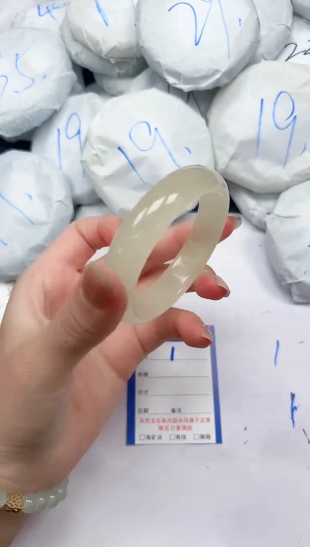 未镶嵌手镯石英质玉1/56.5