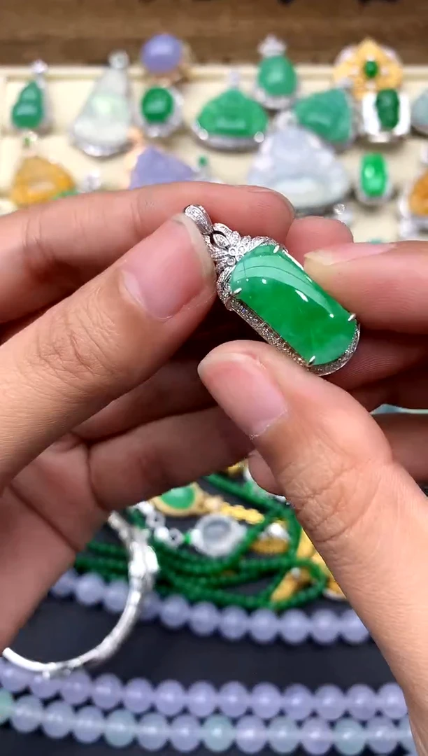 【闪购商品】翡翠颈饰18K金镶嵌222-中国好珍宝