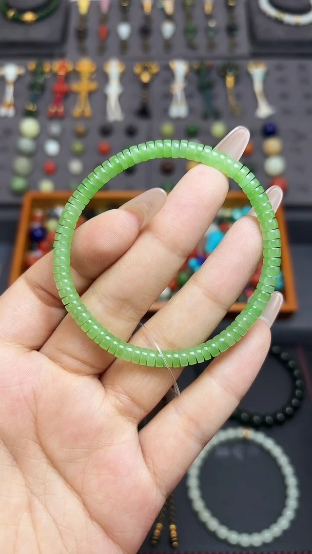 未镶嵌和田玉挂件5mm碧玉苹果绿药片手串