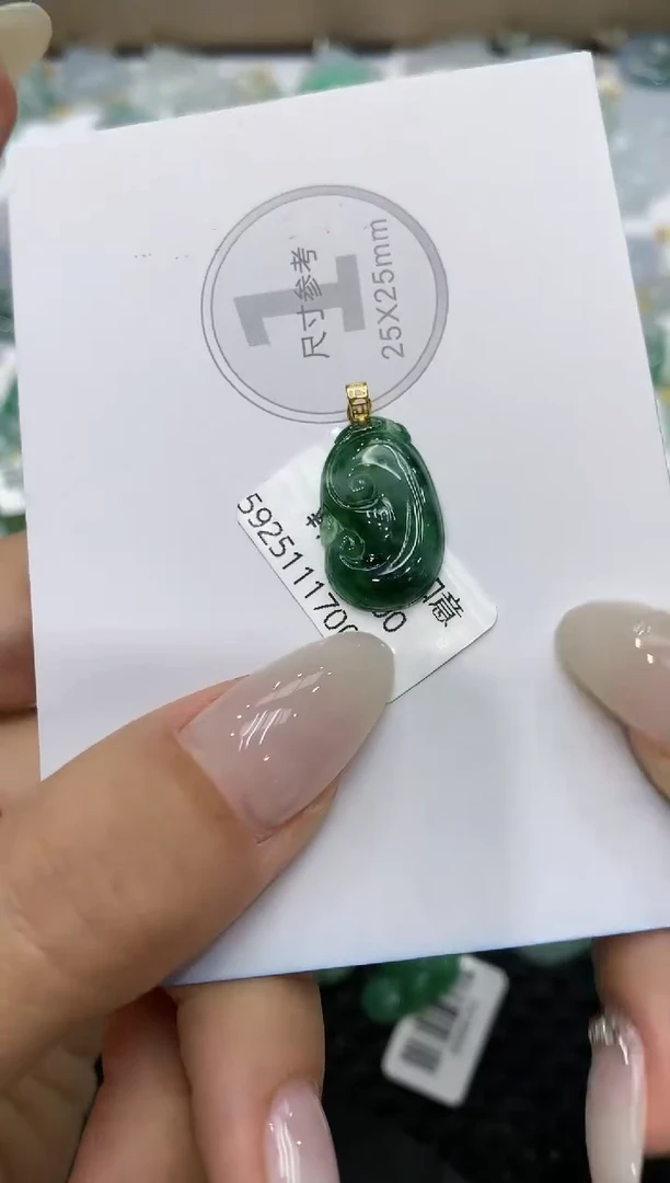 颈饰18K金镶嵌翡翠111111111111