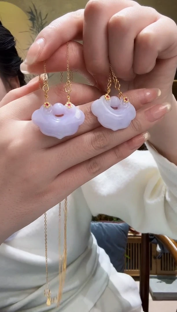 颈饰未镶嵌翡翠多样发其一个