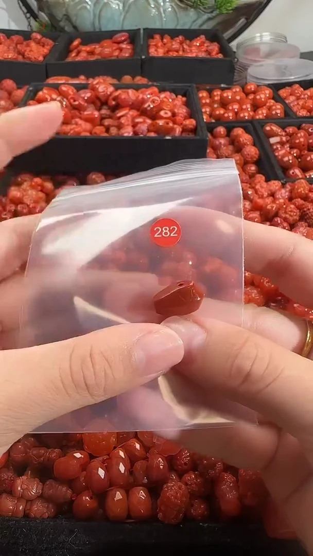 颈饰未镶嵌南红玛瑙1