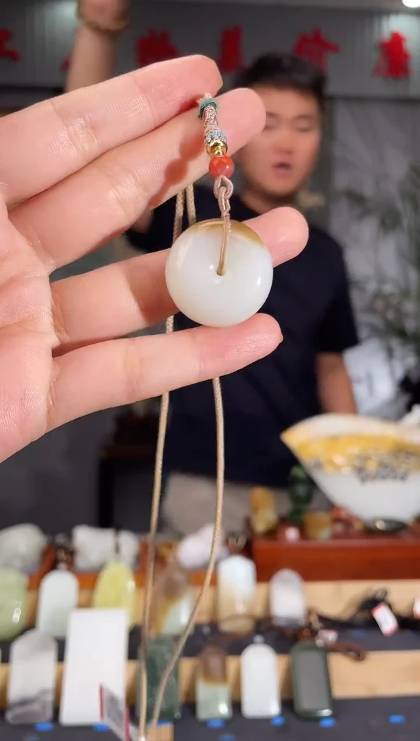 和田玉未镶嵌颈饰1