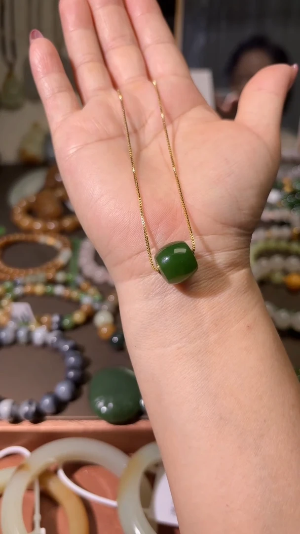 颈饰18K金镶嵌和田玉（碧玉）1