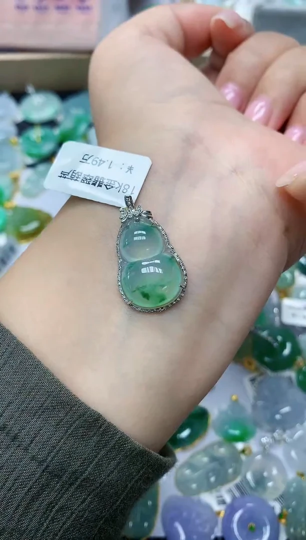 颈饰18K金镶嵌翡翠11111111111