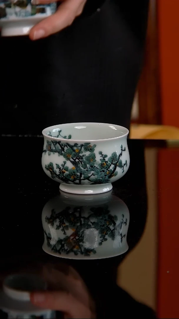李华手绘釉中五彩绿梅炉式杯