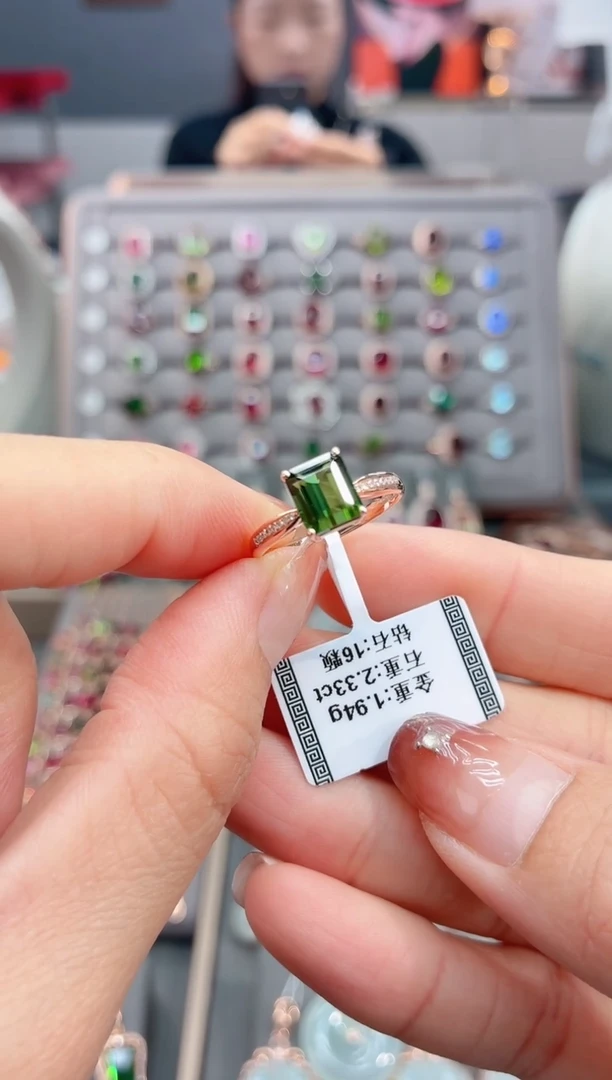 18K金镶嵌戒指碧玺2.33