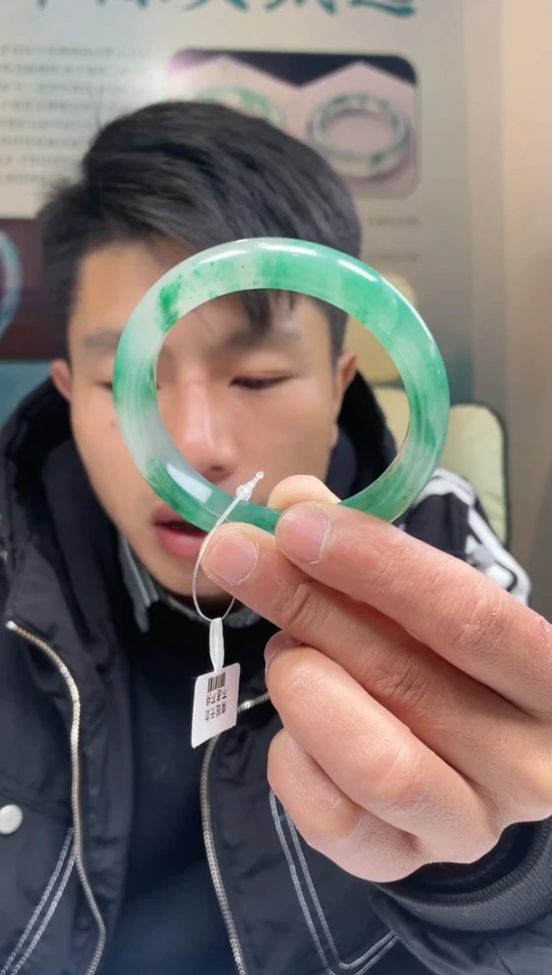 【闪购商品】石英质玉手镯未镶嵌非洲翠手镯多样性发货