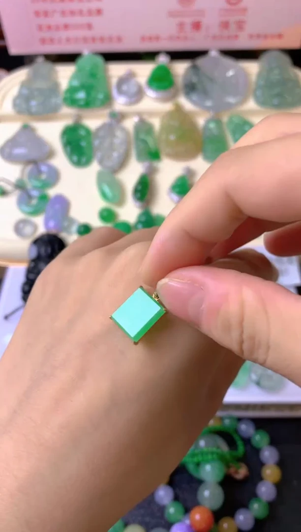 吊坠(不含链)18K金镶嵌翡翠阿*吊坠