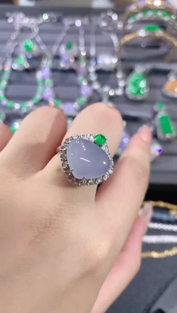 18K金镶嵌戒指翡翠D30紫货有一定色差