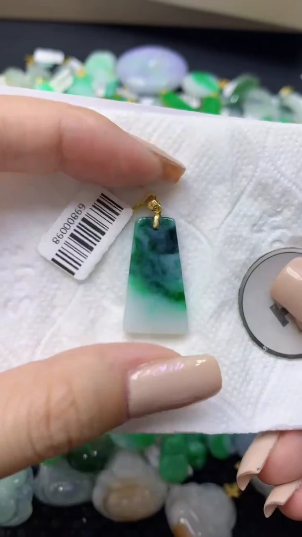 颈饰未镶嵌翡翠天然缅甸翡翠A货