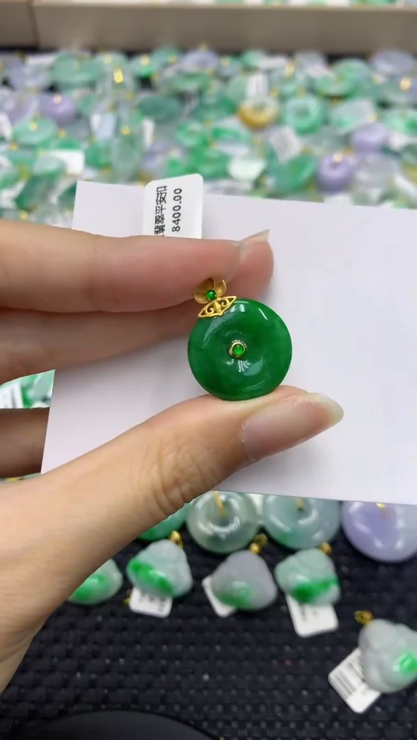 翡翠18K金镶嵌颈饰天然缅甸翡翠A货