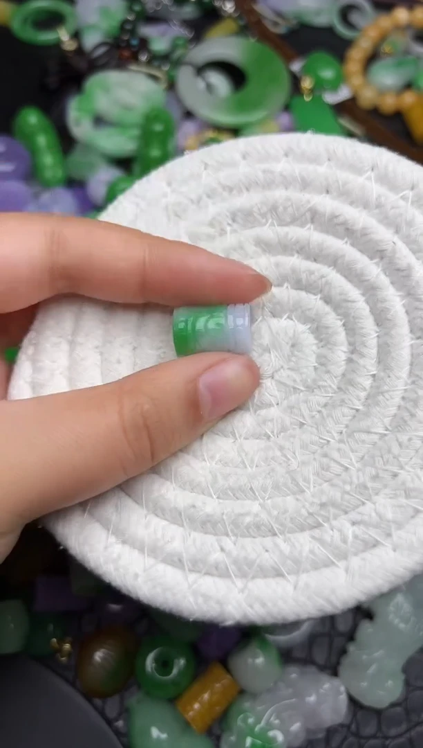 颈饰未镶嵌翡翠缅甸翡翠吊坠