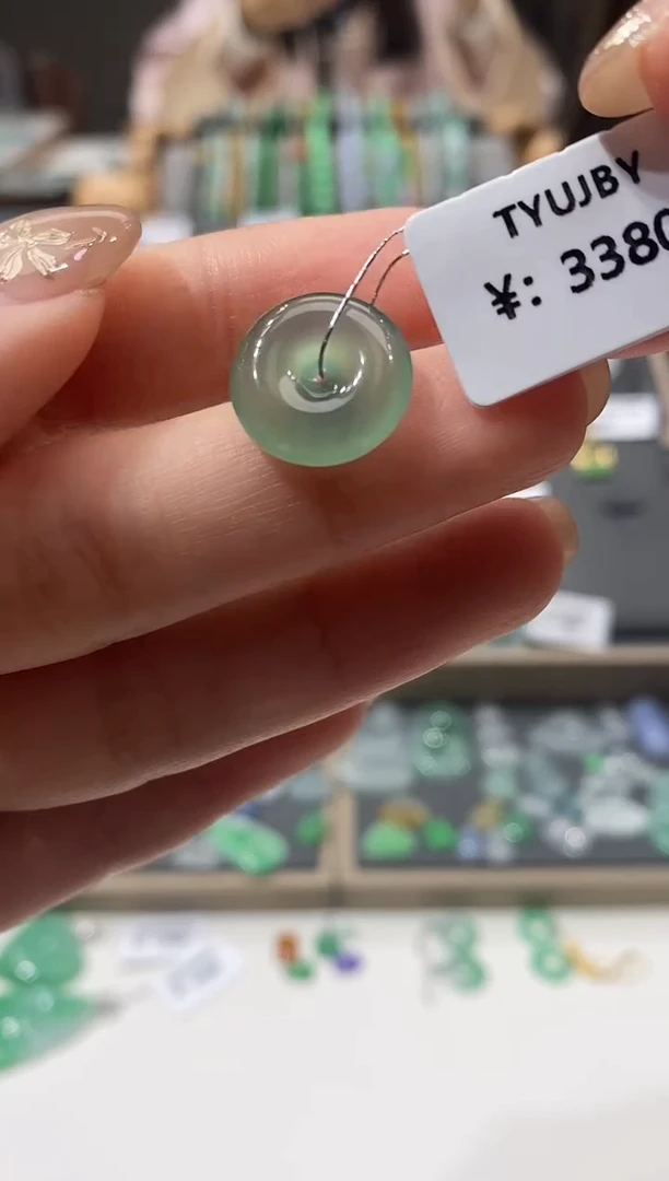 颈饰未镶嵌翡翠平安扣