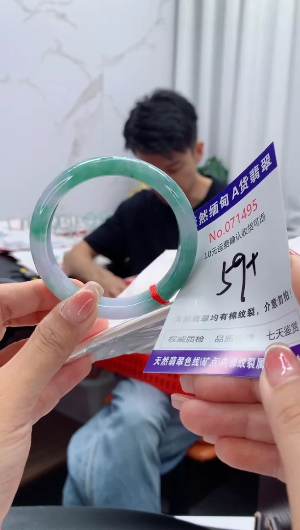 翡翠手镯未镶嵌有纹，完美者勿拍
