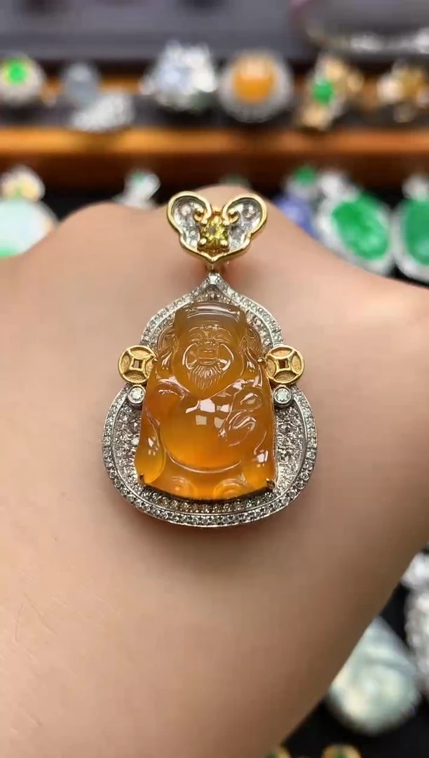 颈饰18K金镶嵌翡翠吊坠