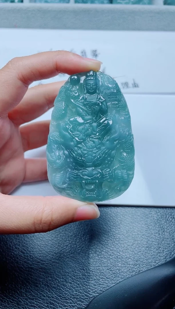 颈饰未镶嵌翡翠   兔子