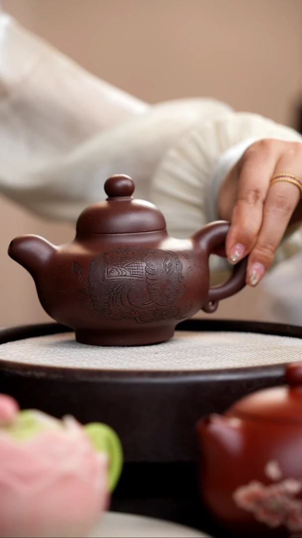 茶壶紫砂底槽清道洪华颖刻象
