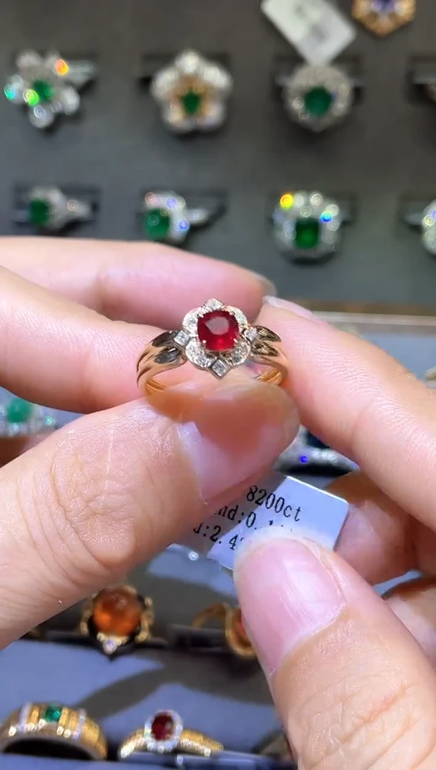 红宝石戒指18K金镶嵌无烧鸽血红0.82ct