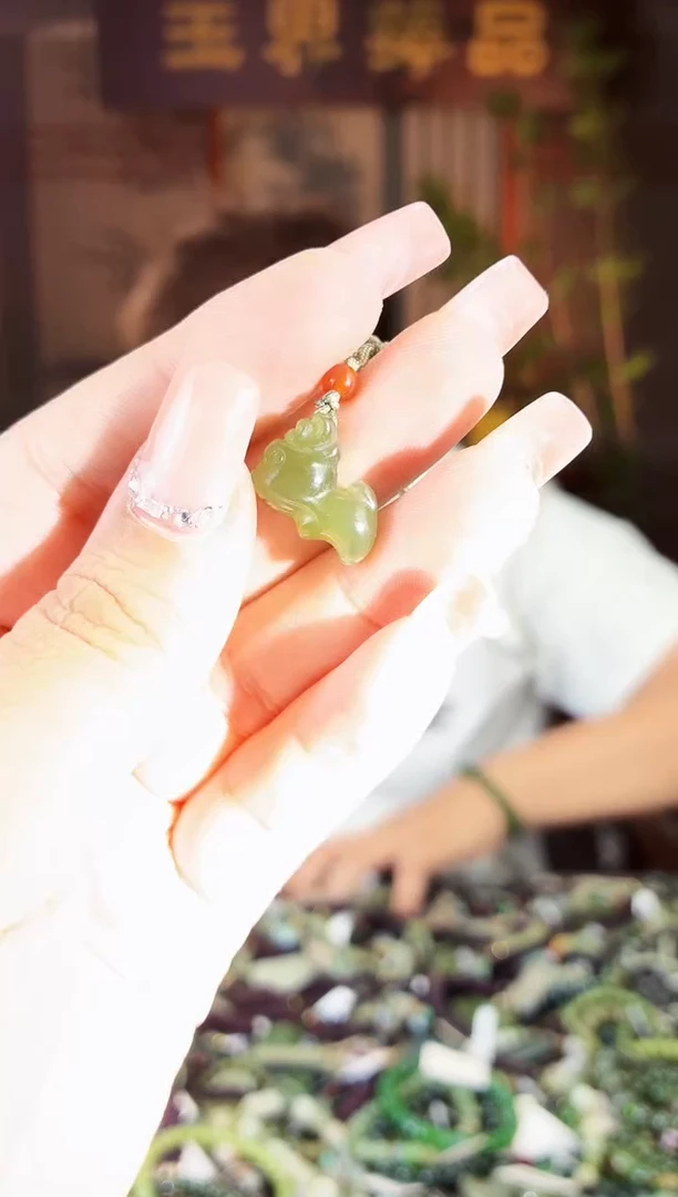 和田玉未镶嵌颈饰拍一发一