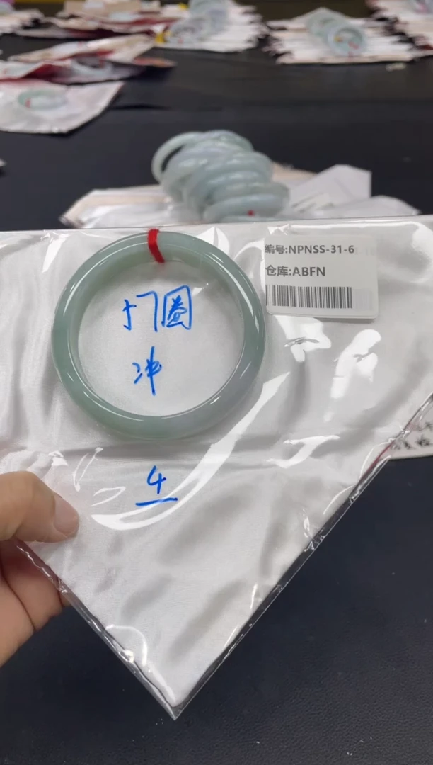 未镶嵌手镯翡翠翡翠手镯