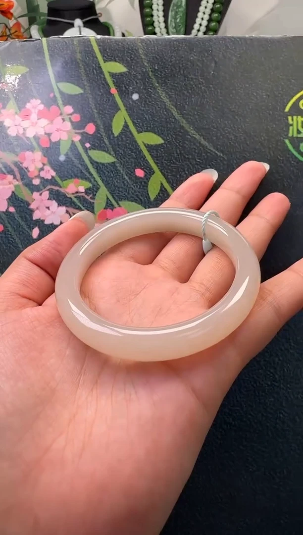 和田玉手镯未镶嵌手镯