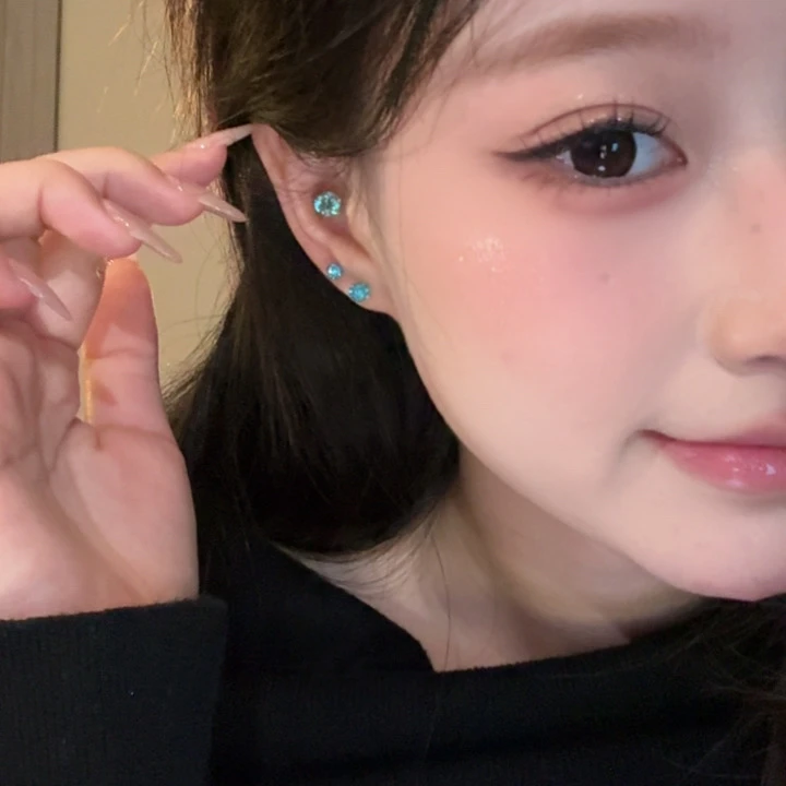 铜合金耳饰 时尚冰川蓝耳钉精致小巧彩色耳骨钉女小众设计感耳饰