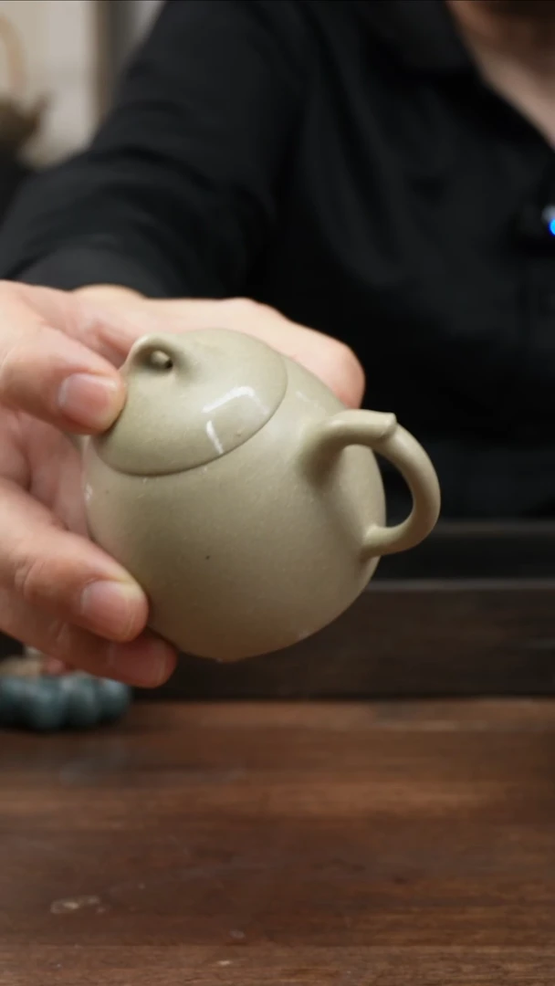 茶杯紫砂本绿秦权     140CC   微瑕