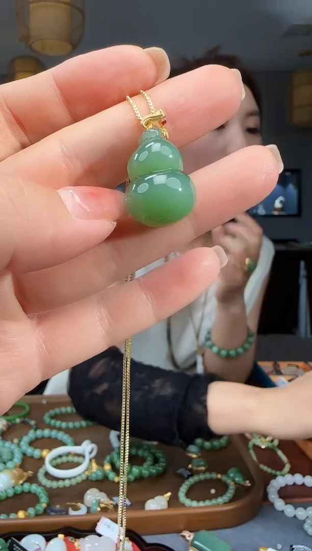 和田玉18K金镶嵌吊坠(不含链)1