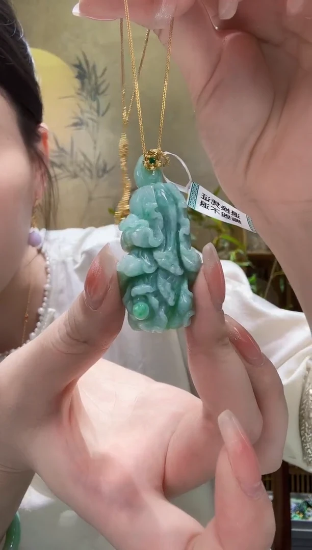 翡翠未镶嵌颈饰吊坠