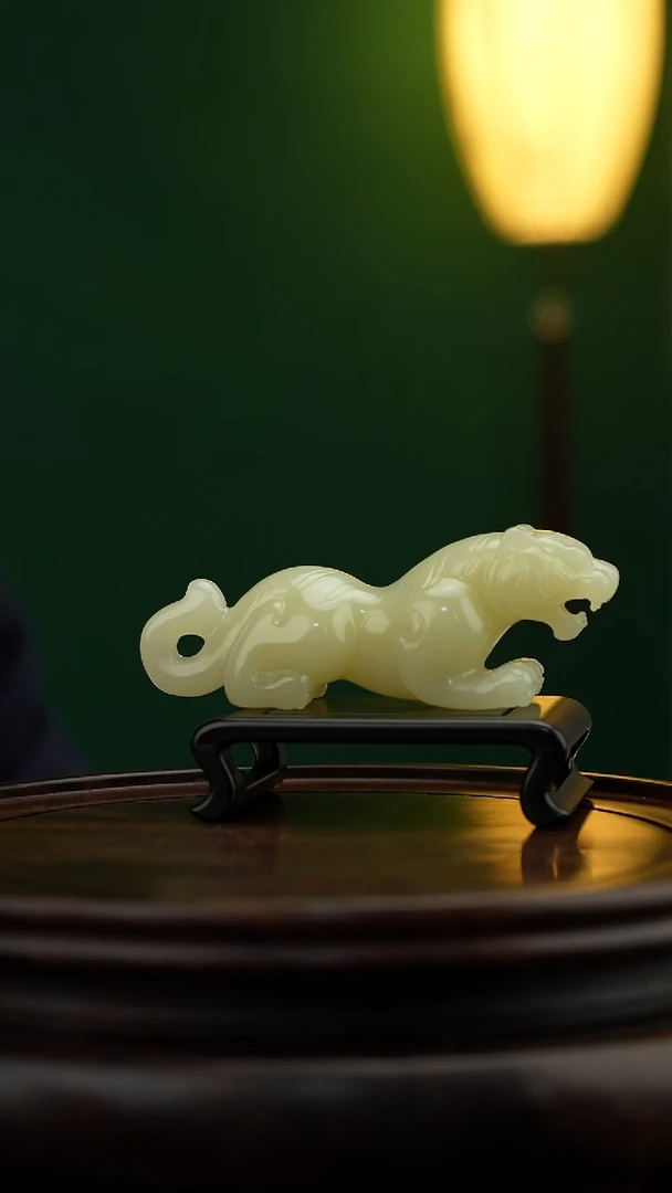 玉【虎虎生威】天然玉手把件