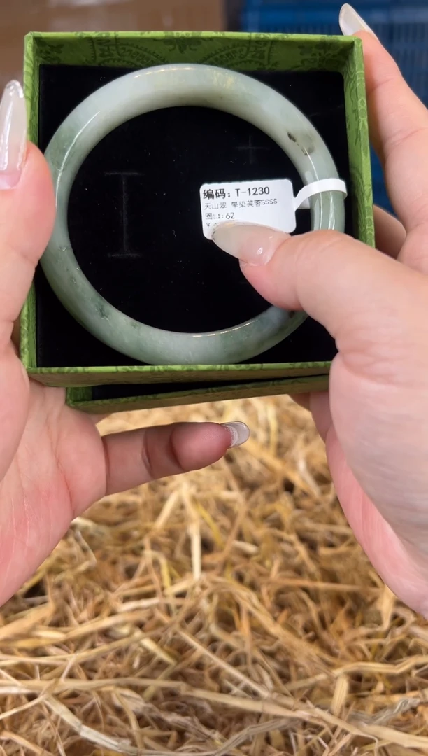 未镶嵌手镯石英质玉T1230