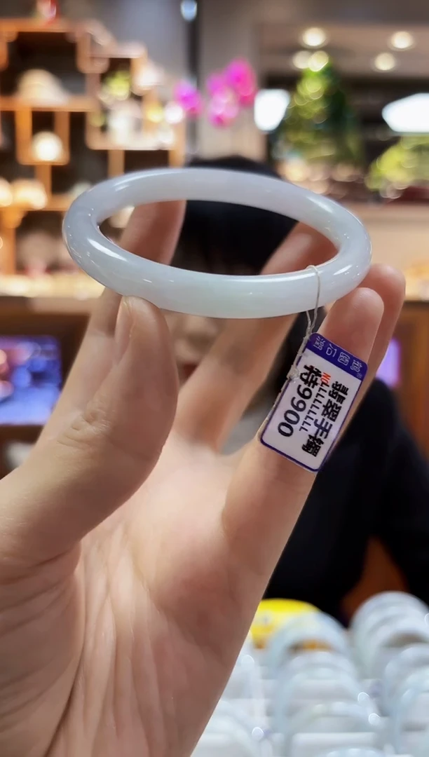 【闪购商品】翡翠颈饰未镶嵌56.8手镯