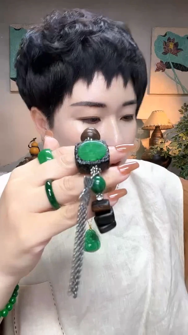 吊坠(赠链)合金翡翠是152