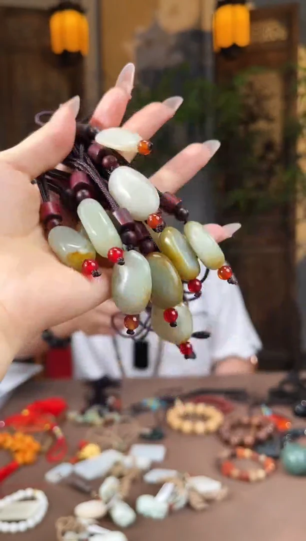 和田玉未镶嵌颈饰和田玉未镶嵌颈饰B435