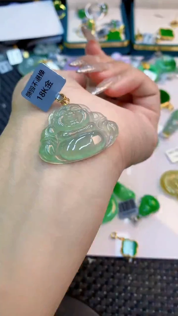 颈饰18K金镶嵌翡翠1