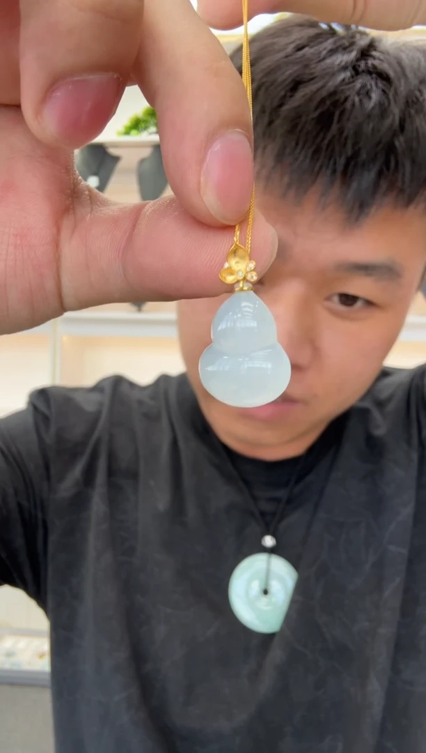 翡翠挂件18K金镶嵌齐****窗天然翡翠A货孤品（一件）多样性