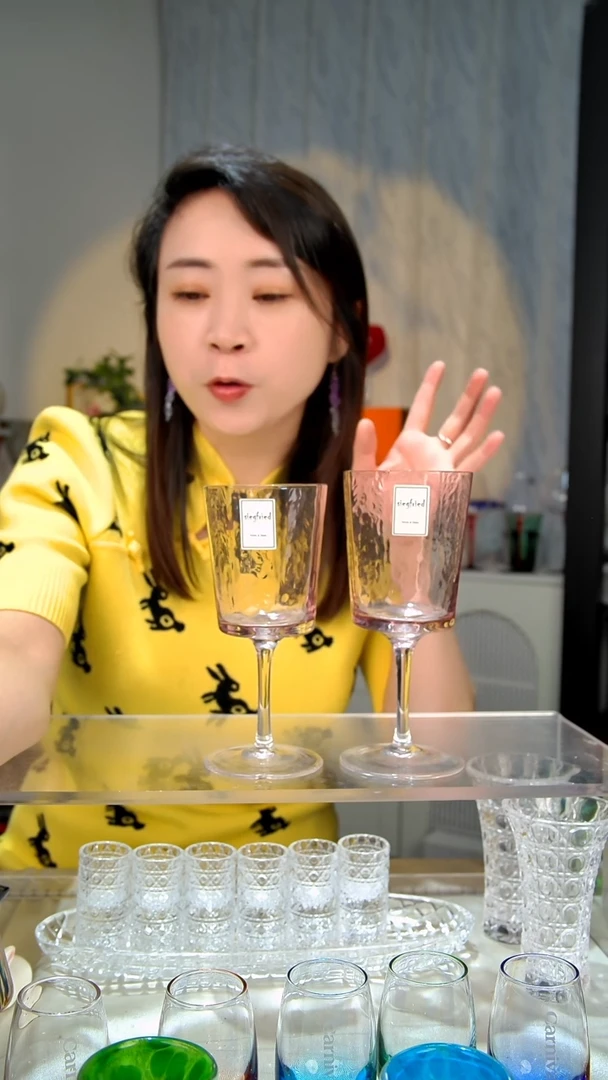 玻璃2只粉色红酒杯1111