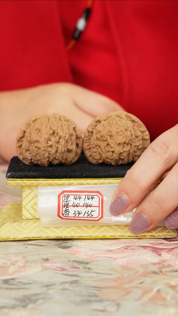 【闪购商品】文玩核桃把件白狮子