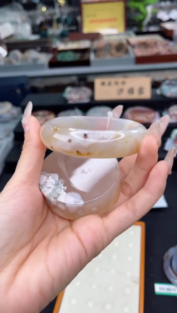 【闪购商品】石英质玉手镯未镶嵌59圈口（不退不换）1539228