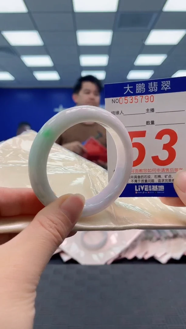 翡翠手镯未镶嵌AAAAAAAA