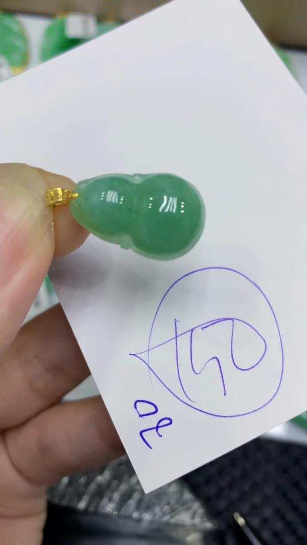颈饰18K金镶嵌翡翠缅甸A货翡翠