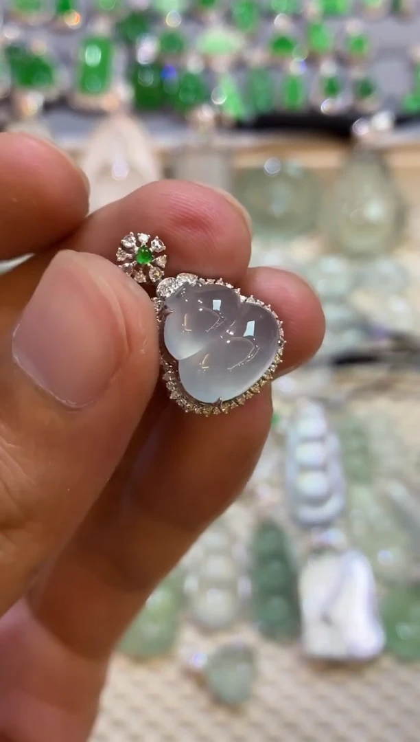 吊坠(不含链)18K金镶嵌翡翠葫芦