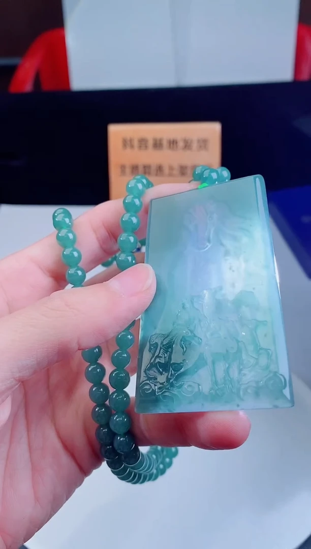 颈饰未镶嵌翡翠