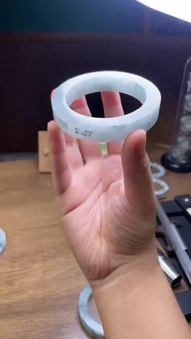未镶嵌手镯定制翡翠知*丫定制